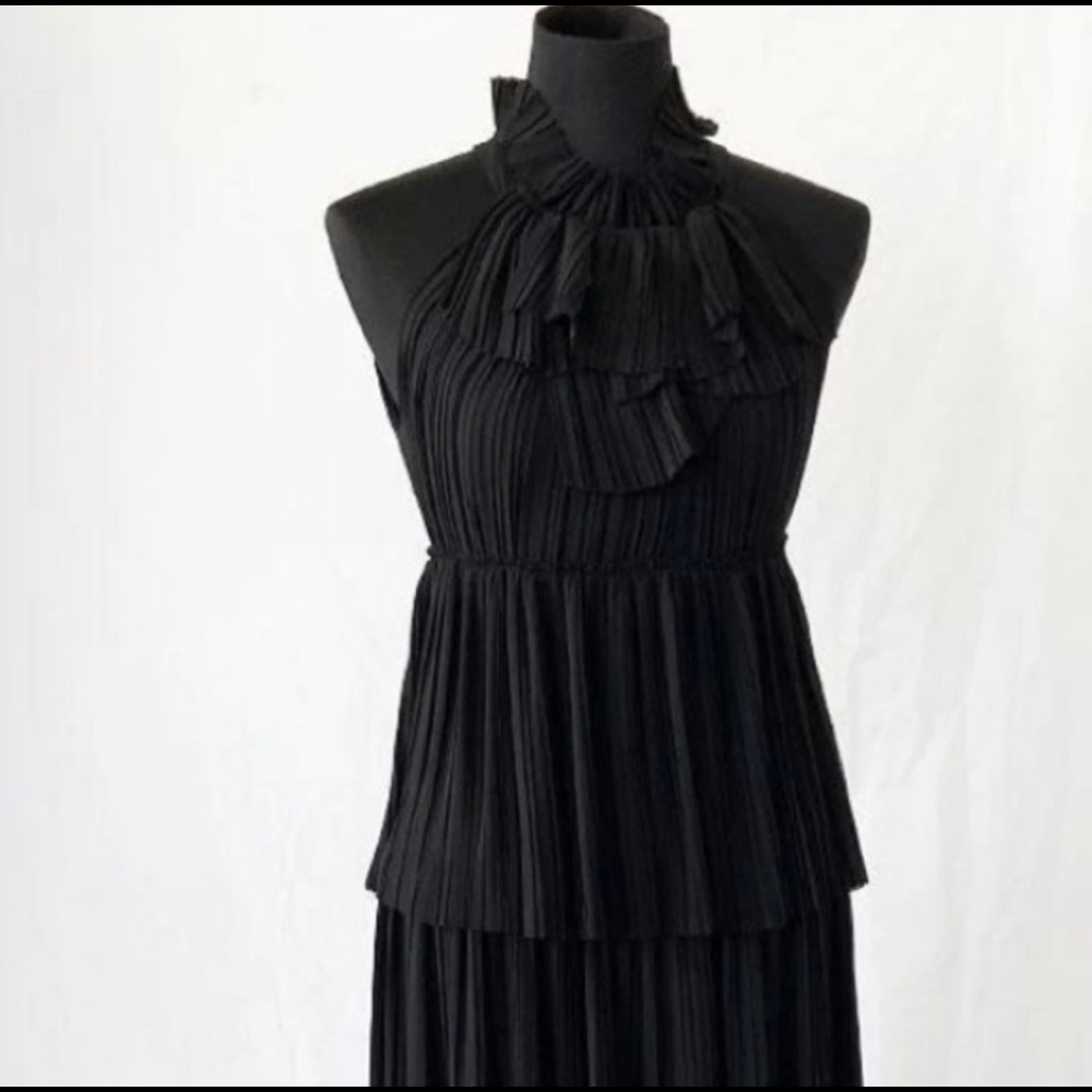 Elie Tahari sleeveless Pleated Tiered Gown